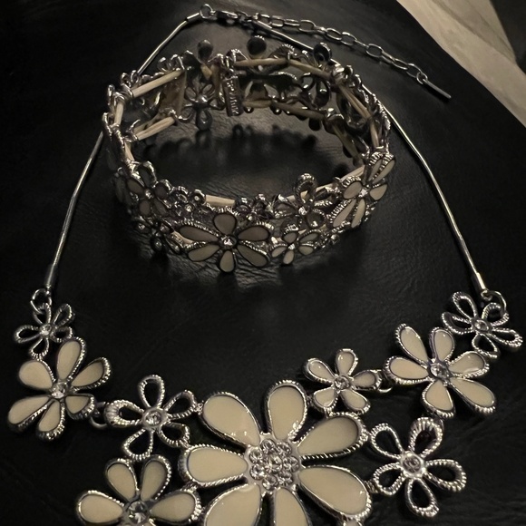 necklace and bracelet - Picture 2 of 4